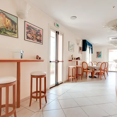 De La Hotell