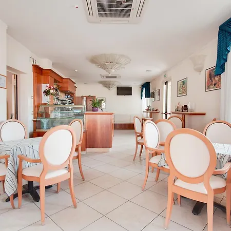 Hotell De La Cesenatico